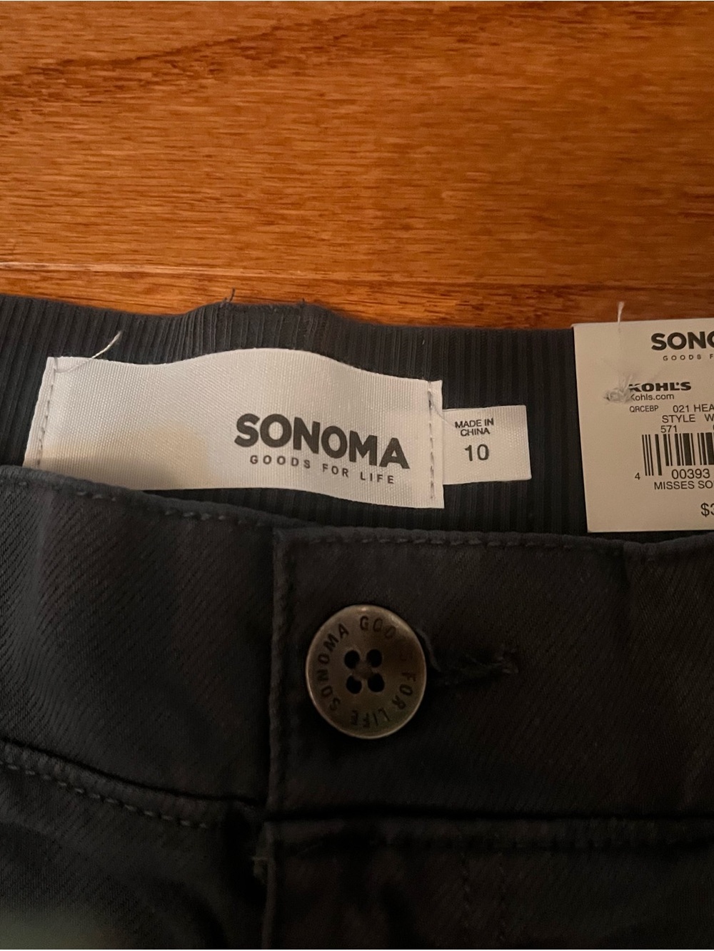 SONOMA Women's Dark Gray High-Waist Pull-On Shorts - Picture 2 of 3